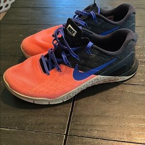Nike Metcon Coral and Navy Training Sneakers